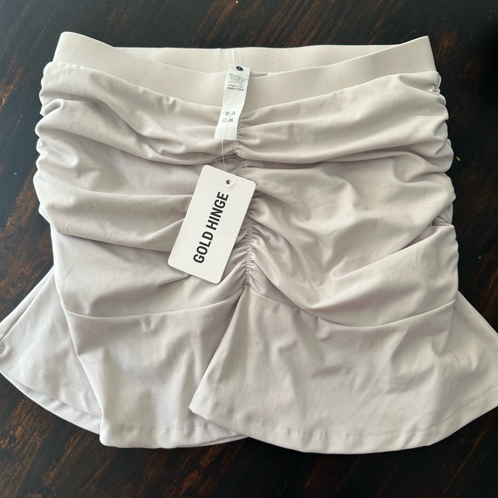 Gold Hinge ruched athletic skirt.  Size L